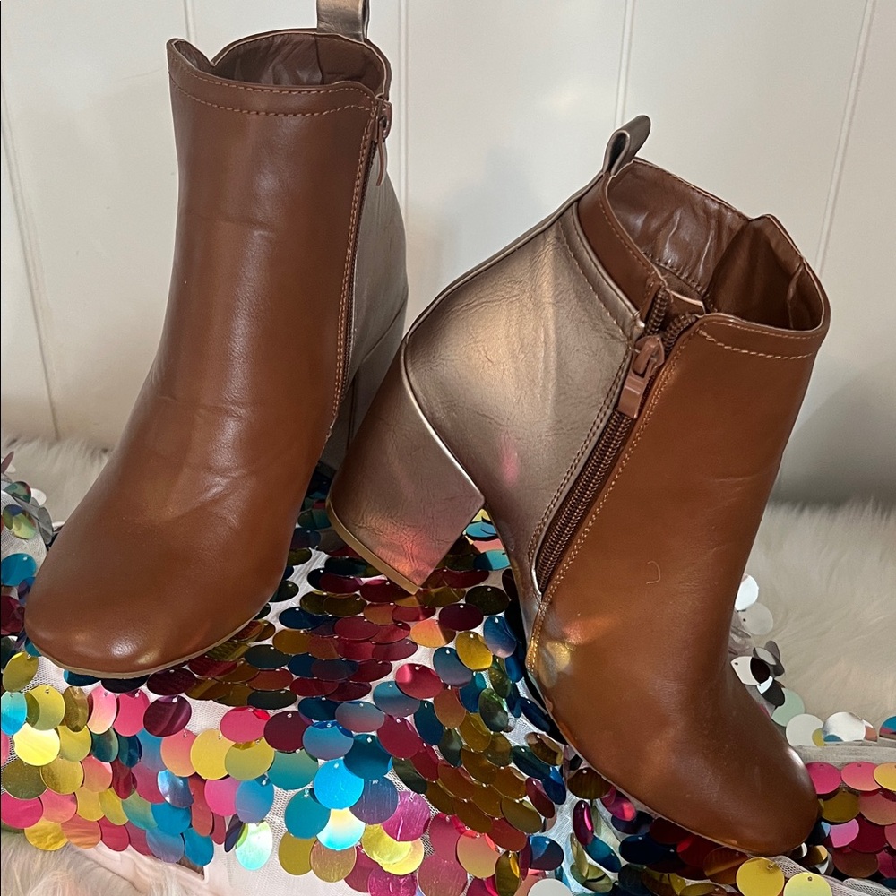 Refresh Brown Ankle Boots with Metallic Block Heel